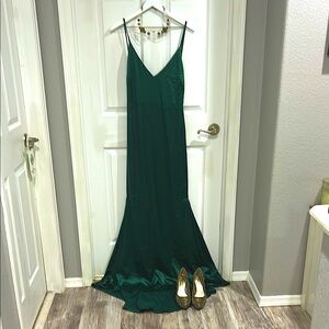 Moving sale! Elegant Emerald Evening Gown by Fashion Nova. NEW w/Tags